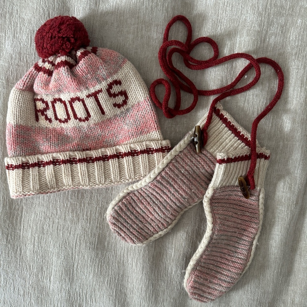 ROOTS matching hat and gloves